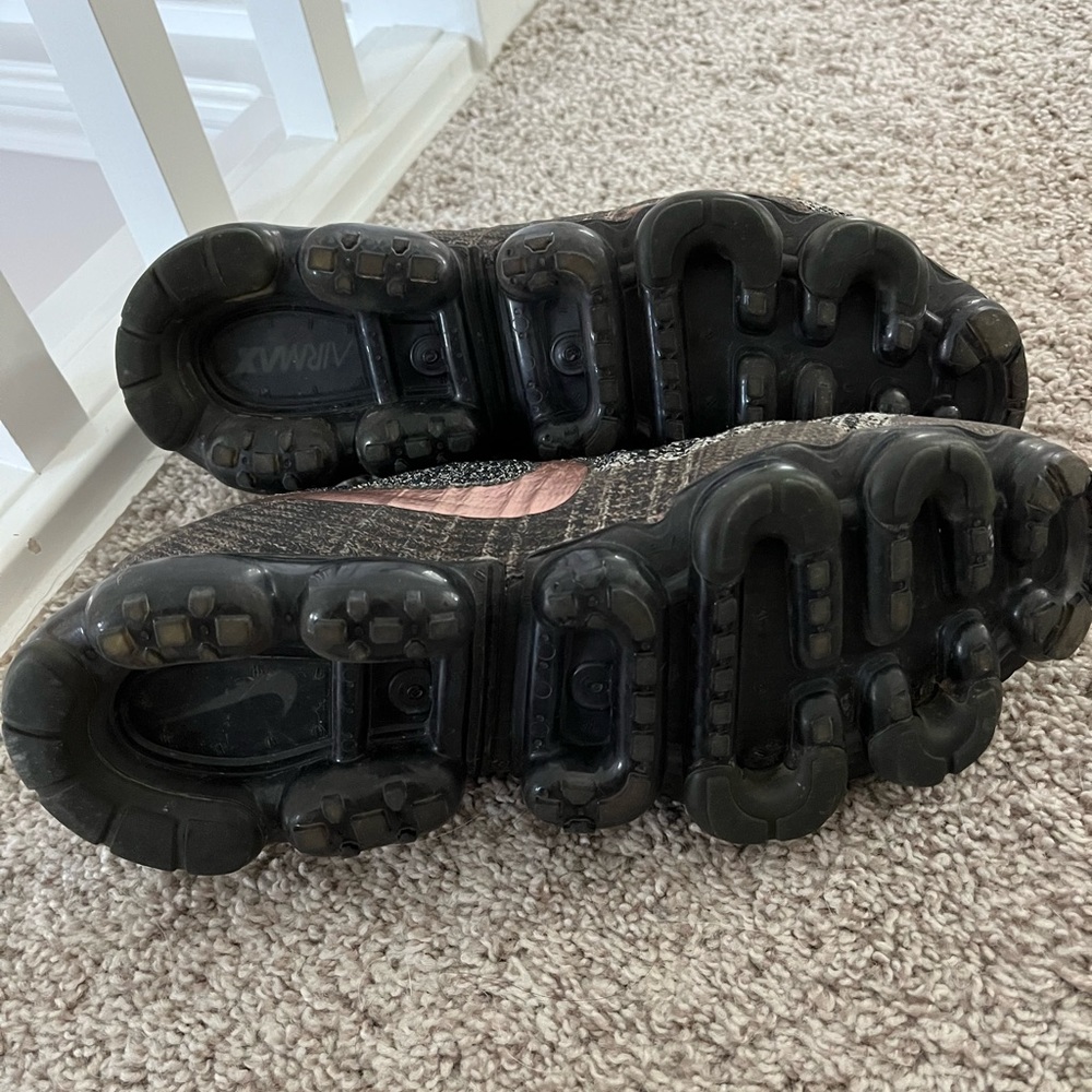 vapormax explorer dark